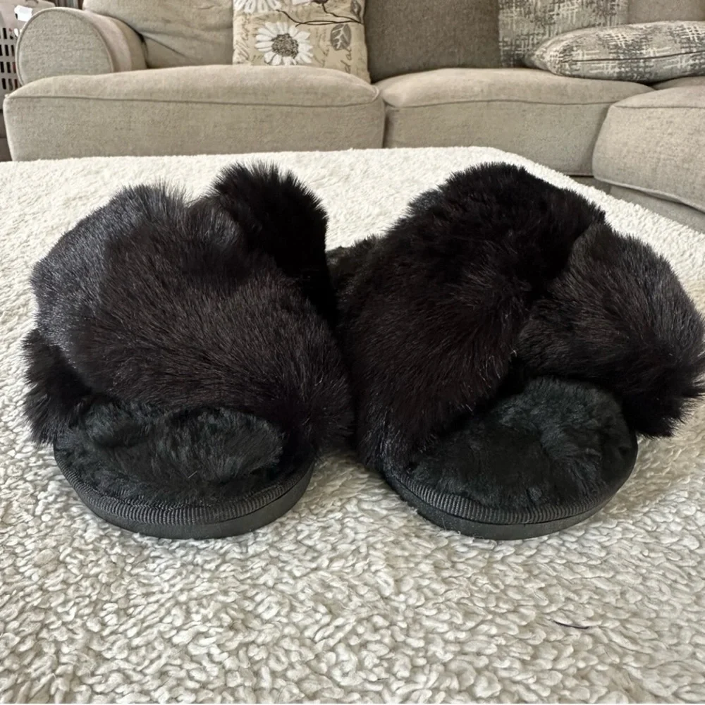 Girls Fuzzy Black Slippers